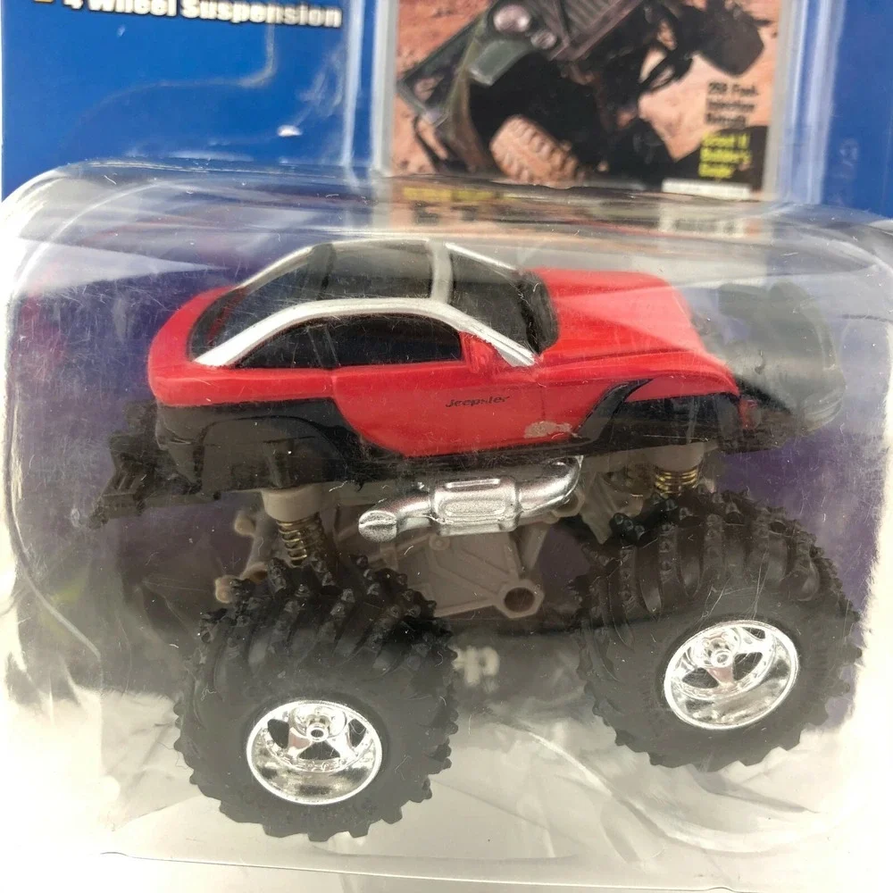 Muscle‎ Machines Hi-Rev Motorized Jeepster Jeep 4x4 Petersens Off-Road 1/64